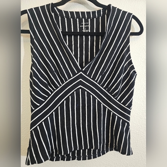 Banana Republic Black and White Striped Women's Tee - Picture 2 of 5